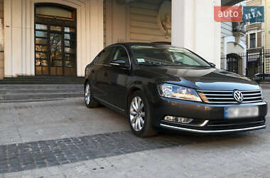 Седан Volkswagen Passat 2012 в Львове