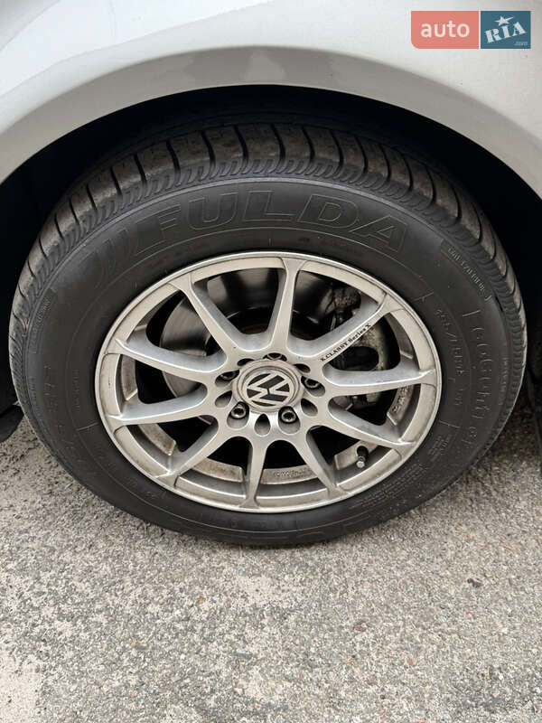 Седан Volkswagen Passat 2004 в Киеве