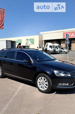 Универсал Volkswagen Passat 2011 в Житомире