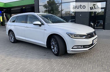 Универсал Volkswagen Passat 2018 в Киеве