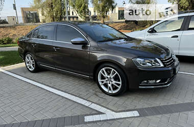 Седан Volkswagen Passat 2013 в Киеве