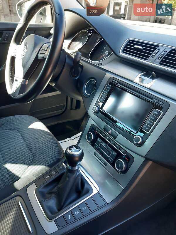 Универсал Volkswagen Passat 2011 в Лохвице фото 17 Универсал Volkswagen Passat 2011 в Лохвице