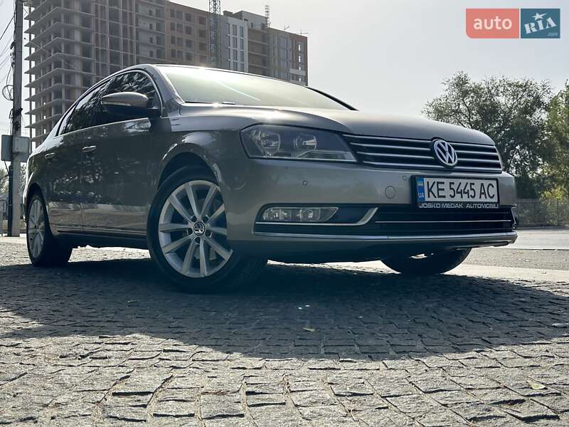 Седан Volkswagen Passat 2013 в Дніпрі