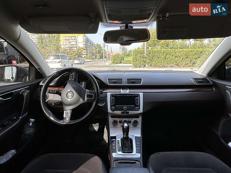 Седан Volkswagen Passat 2013 в Дніпрі