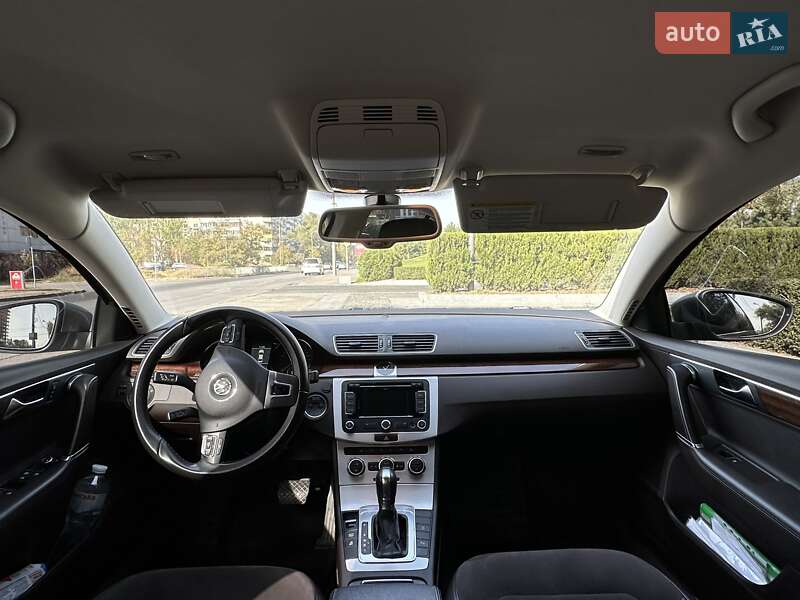 Седан Volkswagen Passat 2013 в Дніпрі