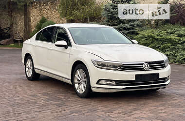 Седан Volkswagen Passat 2016 в Рівному