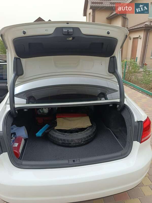 Седан Volkswagen Passat 2013 в Кременчуці