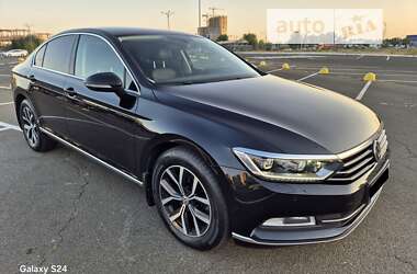 Седан Volkswagen Passat 2018 в Киеве