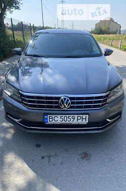 Седан Volkswagen Passat 2015 в Львове