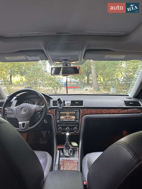 Седан Volkswagen Passat 2012 в Львові