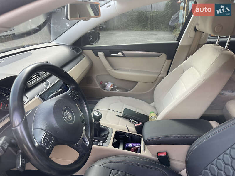 Універсал Volkswagen Passat 2011 в Києві