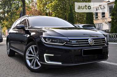 Универсал Volkswagen Passat 2018 в Одессе