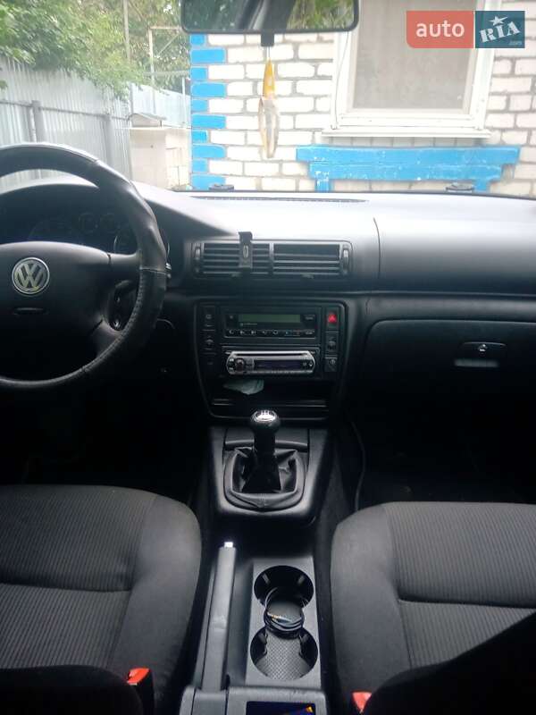 Універсал Volkswagen Passat 2003 в Звягелі