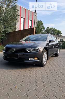 Универсал Volkswagen Passat 2017 в Черновцах