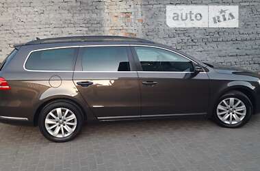 Універсал Volkswagen Passat 2013 в 