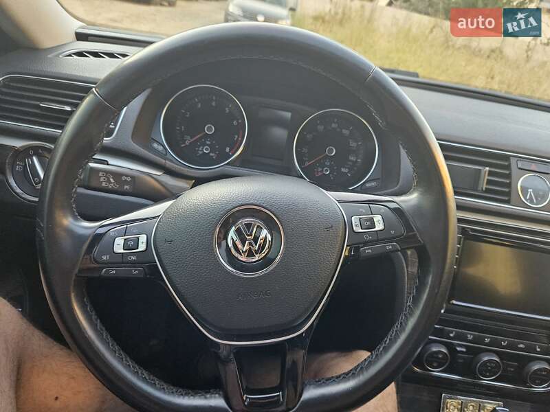 Седан Volkswagen Passat 2015 в Одессе