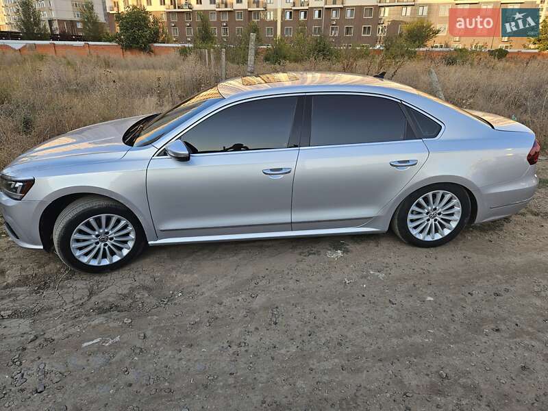 Седан Volkswagen Passat 2015 в Одессе