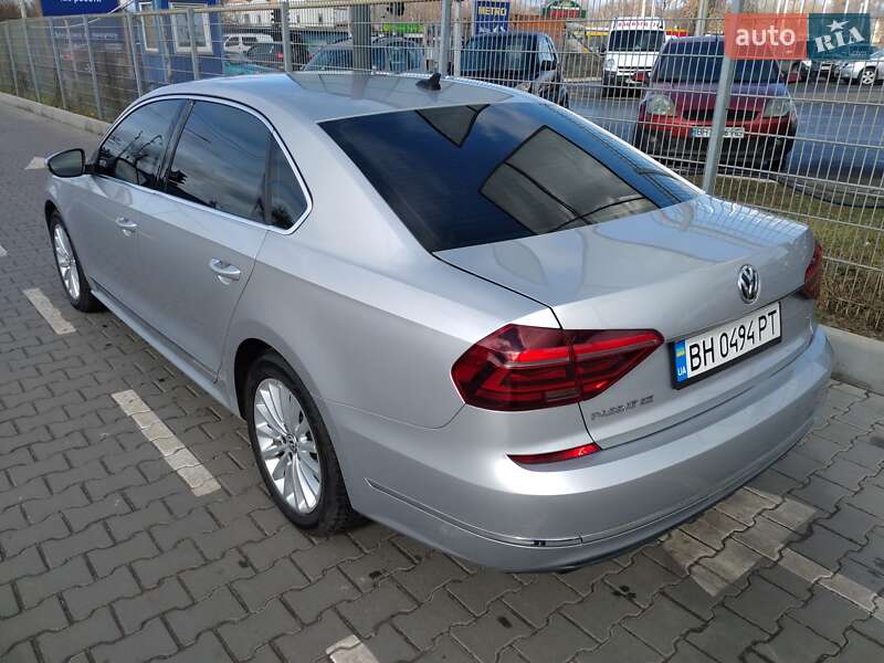 Седан Volkswagen Passat 2015 в Одессе