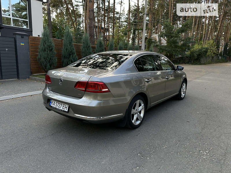 Седан Volkswagen Passat 2012 в Ирпене