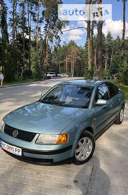 Седан Volkswagen Passat 1997 в Львове