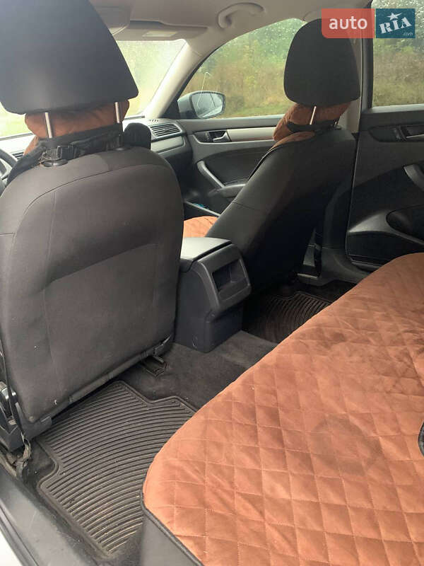 Седан Volkswagen Passat 2013 в Старій Синяві