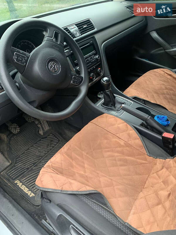 Седан Volkswagen Passat 2013 в Старій Синяві