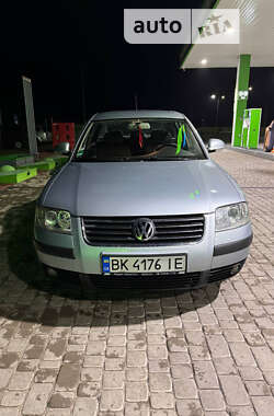 Седан Volkswagen Passat 2004 в Львові