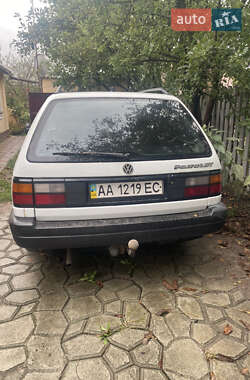 Универсал Volkswagen Passat 1993 в 