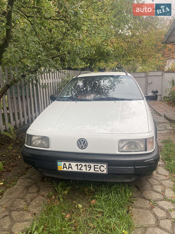 Универсал Volkswagen Passat 1993 в Тараще