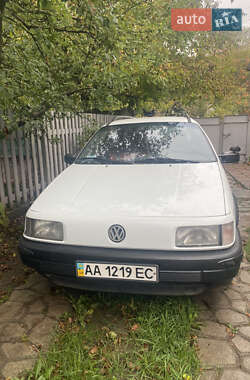Универсал Volkswagen Passat 1993 в 