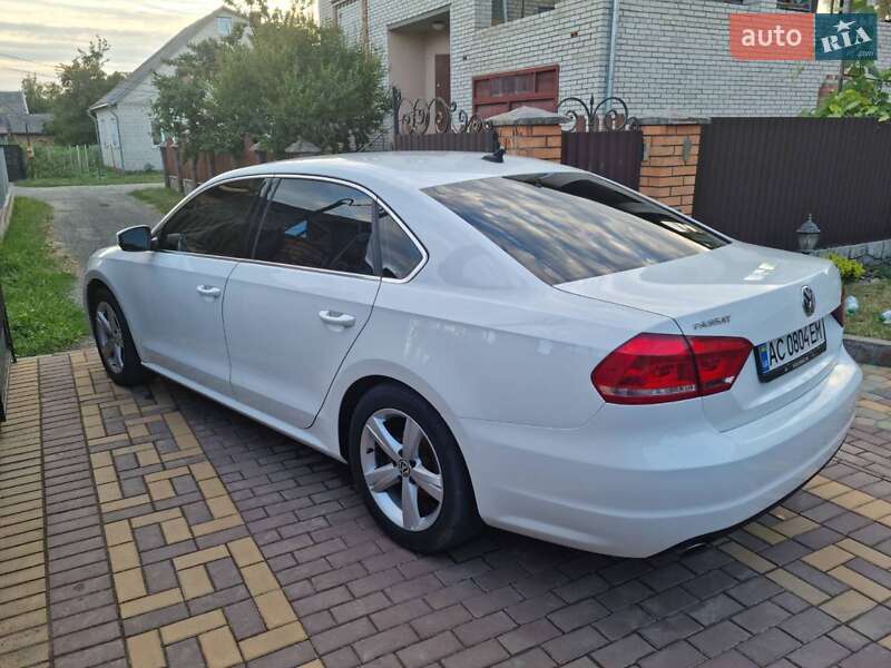 Седан Volkswagen Passat 2014 в Луцке