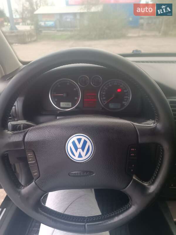 Універсал Volkswagen Passat 2002 в Коломиї