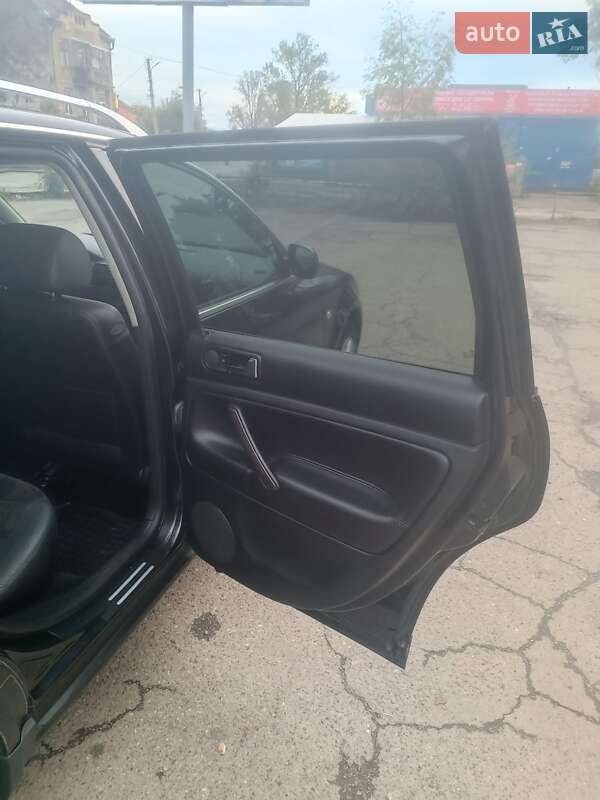Універсал Volkswagen Passat 2002 в Коломиї