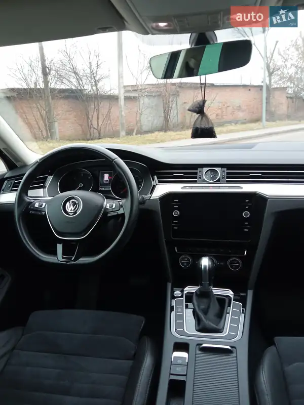 Volkswagen Passat 2017 VIN WVWZZZ3CZJE115885 фото оголошення 16 з 77