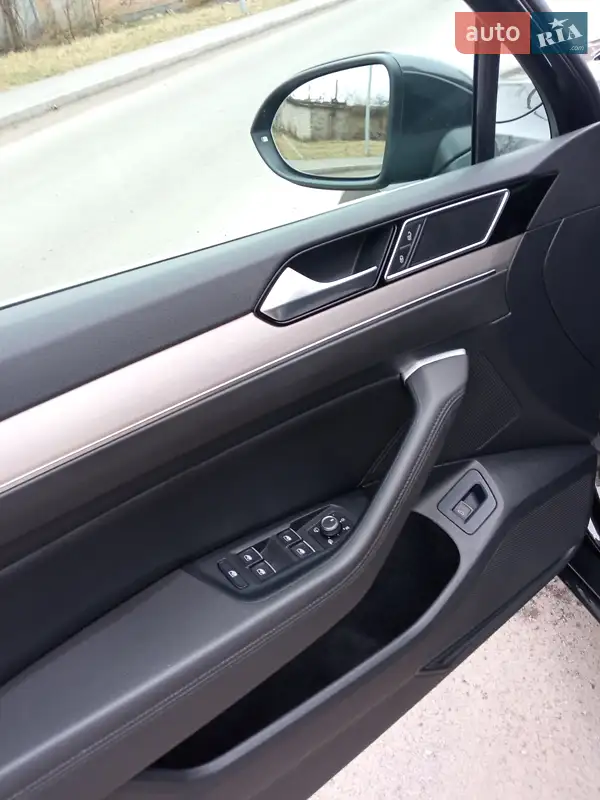 Volkswagen Passat 2017 VIN WVWZZZ3CZJE115885 фото оголошення 32 з 77