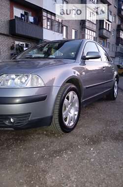 Седан Volkswagen Passat 2003 в Ужгороді