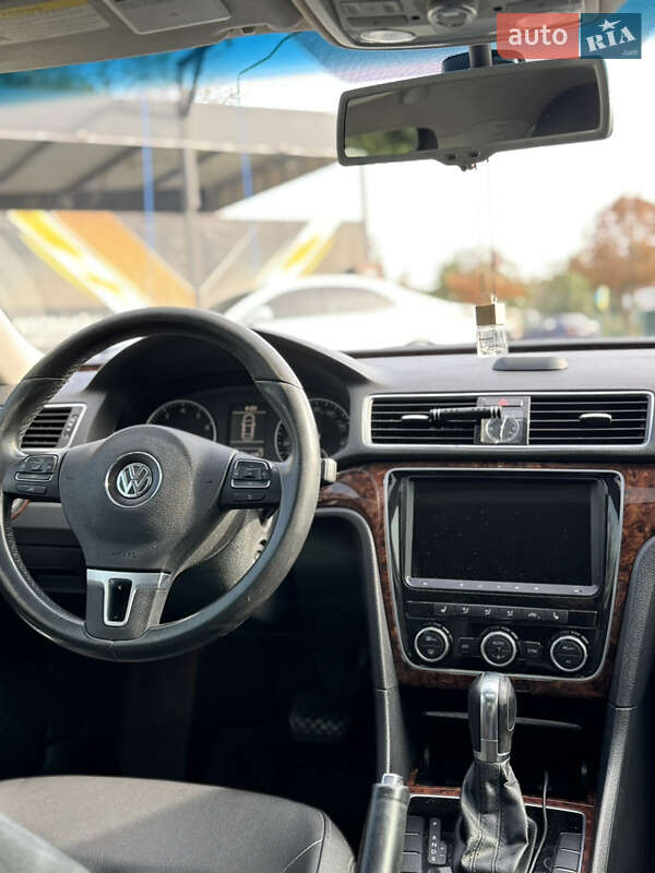 Седан Volkswagen Passat 2012 в Дніпрі