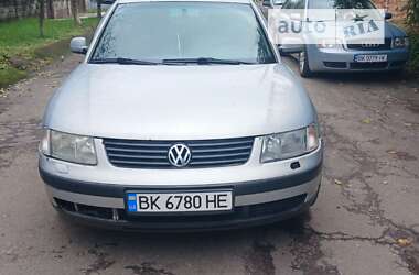 Универсал Volkswagen Passat 2000 в Ровно