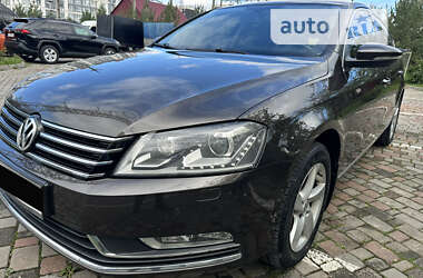 Седан Volkswagen Passat 2013 в Івано-Франківську