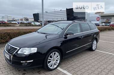 Універсал Volkswagen Passat 2010 в Житомирі