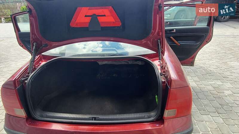 Седан Volkswagen Passat 2000 в Долині