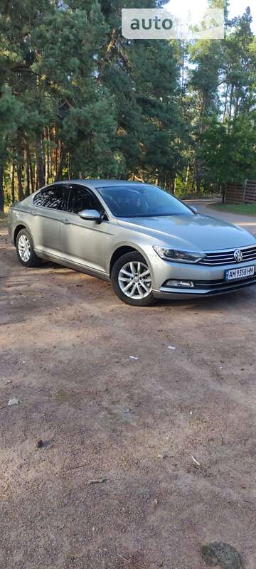 Седан Volkswagen Passat 2016 в Коростене