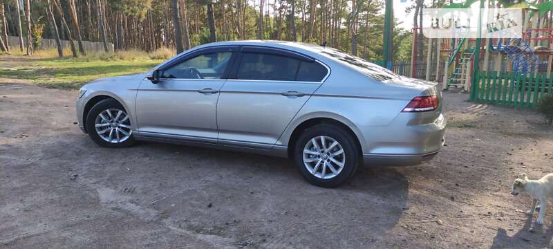 Седан Volkswagen Passat 2016 в Коростене