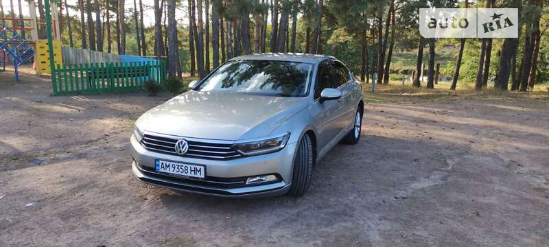 Седан Volkswagen Passat 2016 в Коростене