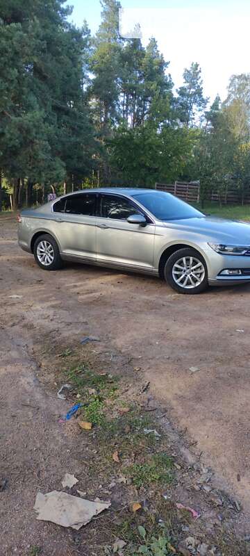 Седан Volkswagen Passat 2016 в Коростене
