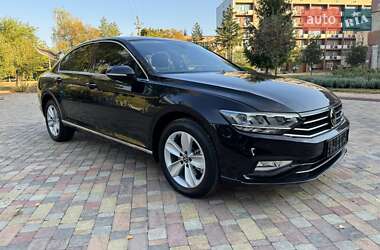 Седан Volkswagen Passat 2021 в Миргороді