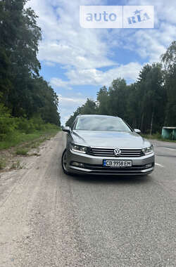 Універсал Volkswagen Passat 2015 в Чернігові