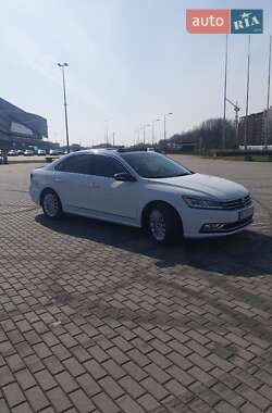 Седан Volkswagen Passat 2015 в Львове