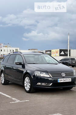 Універсал Volkswagen Passat 2011 в Житомирі