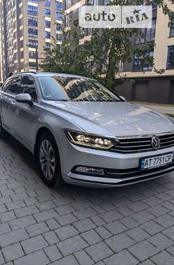 Універсал Volkswagen Passat 2015 в Івано-Франківську